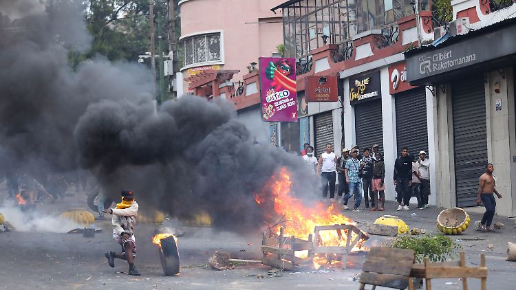 Die Proteste auf der Insel dauern inzwischen seit Wochen an.