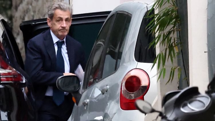Nicolas Sarkozy wurde am Nachmittag über seine Haftbedingungen informiert.