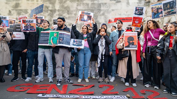 Demonstration der marokkanischen Diaspora in Paris zur Unterstützung der sozialen Bewegung GenZ 212.