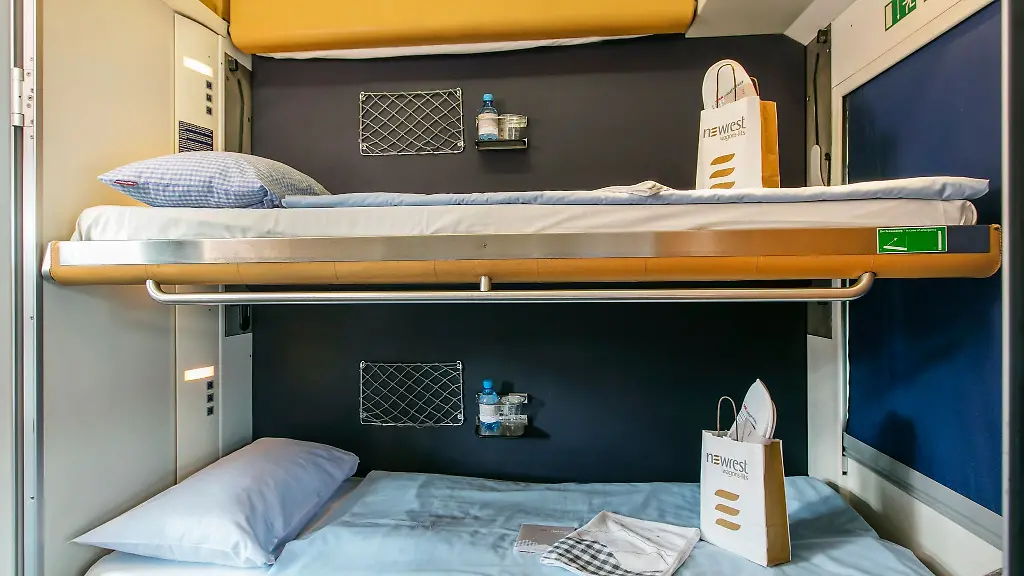 Ruhe-im-Doppelstockbett-Es-gibt-bei-den-OeBB-auch-Schlafabteile-fuer-mehrere-Personen