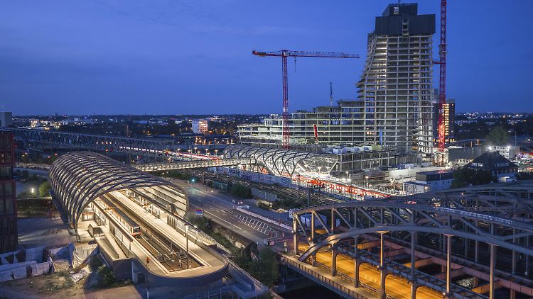 Bereits vor einigen Jahren wurde die S- und U-Bahn-Station Elbbrücken unmittelbar neben dem Elbtower fertiggestellt.