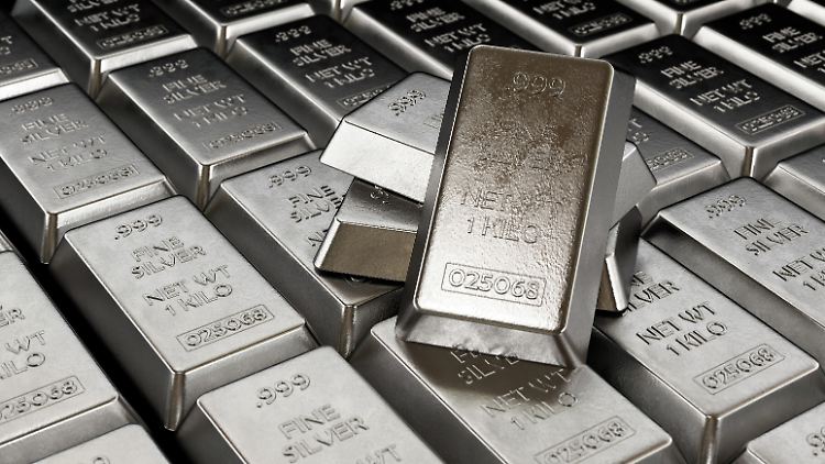 Bei der Silberrally ist Vorsicht geboten: Der Markt ist deutlich kleiner als der Goldmarkt. Schon moderate Abflüsse von Investorengeldern könnten den Preis ins Rutschen bringen.