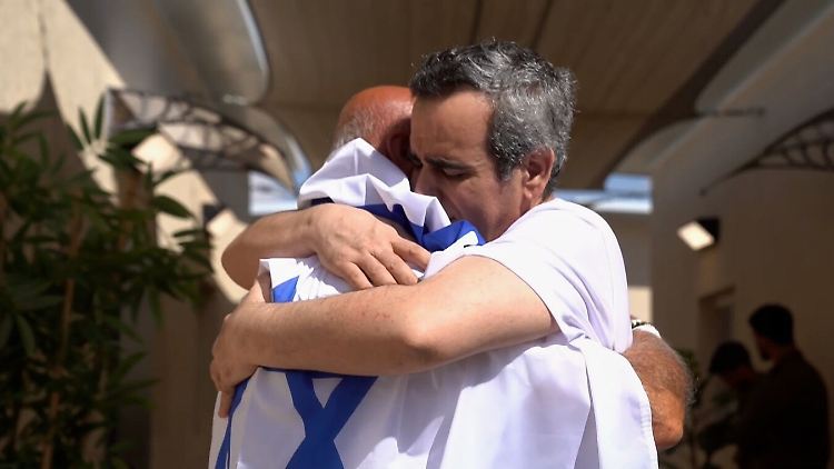 Omri Miran (rechts) kochte nach Angaben seines Bruders für die Hamas-Terroristen.