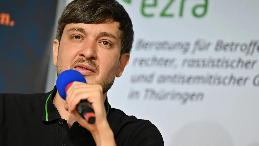 Franz-Zobel-Projektkoordinator-der-Beratung-fuer-Betroffene-rechter-rassistischer-und-antisemitischer-Gewalt