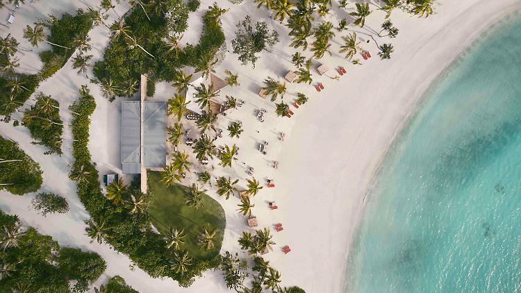 Weißer Sand, türkisfarbener Ozean. Das „Patina Maldives“ bietet maximalen Luxus in einer Traumkulisse. 