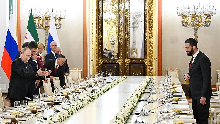 Putin lädt al-Scharaa nach Moskau ein.