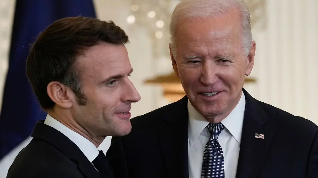 US-Praesident-Joe-Biden-r-und-Frankreichs-Praesident-Emmanuel-Macron-haben-ueber-den-Besuch-in-Peking-gesprochen