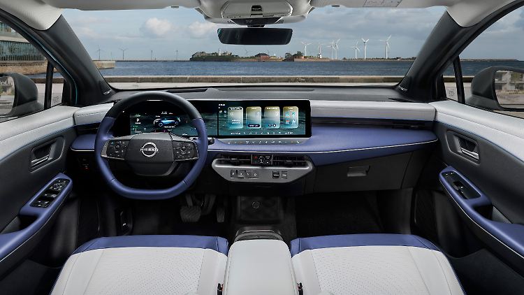 Große Displays dominieren den freundlichen Innenraum mit textilen und lederartigen Oberflächen. Genügend physische Bedienelemente machen den Umgang mit dem Nissan unkompliziert.