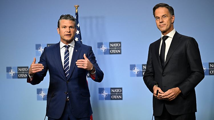 Hegseth mit Nato-Generalsekretär Rutte in Brüssel. 