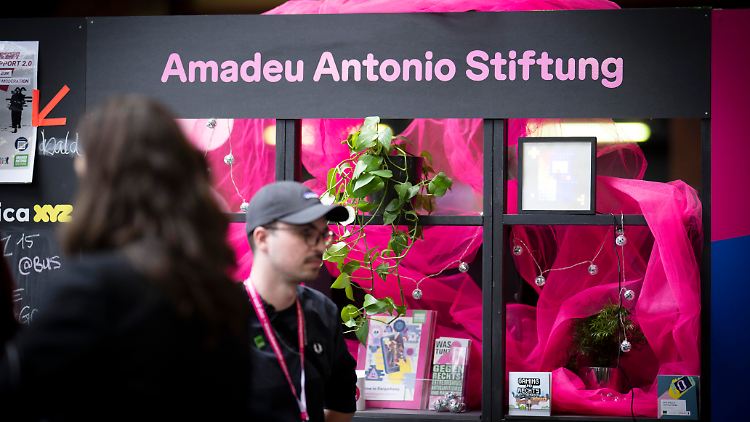 Die staatliche Förderungen von NGOs wie der Amadeu Antonio Stiftung steht immer wieder in der Kritik.