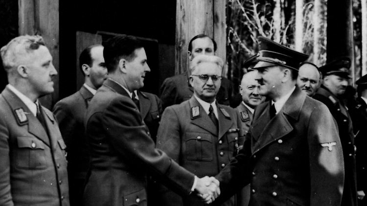 Hitler im April 1944. Der Krieg war zu diesem Zeitpunkt längst verloren, das Sterben ging dennoch über ein Jahr weiter.