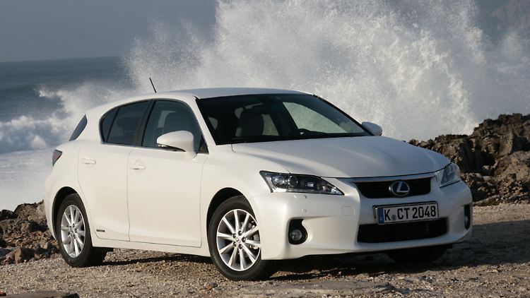 Auf der Öko-Welle: Mit dem CT 200 h will Lexus ins Segment der kompakten eindringen. 
