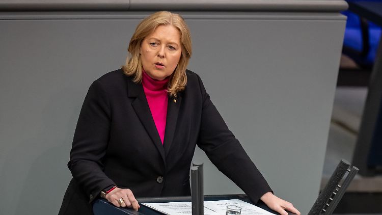 Bundesarbeitsministerin Bärbel Bas (SPD) verteidigt das Rentenpaket.