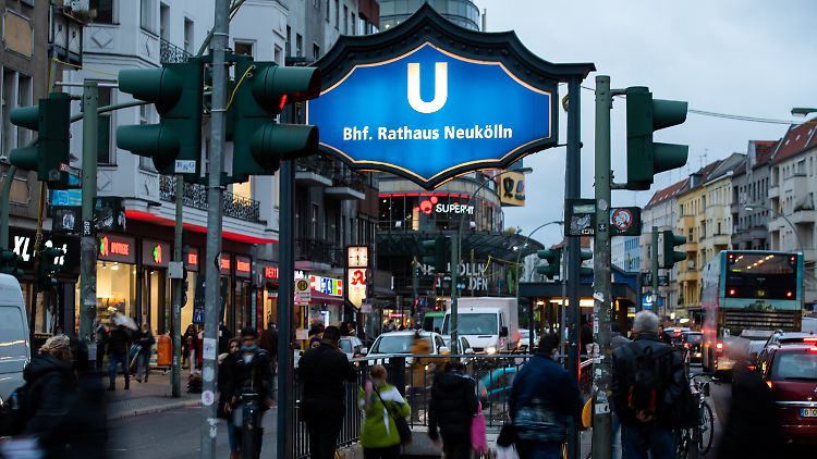 Marian wohnt in Berlin-Neukölln, arbeitet in Schöneberg uns ist viel in der Welt unterwegs. 