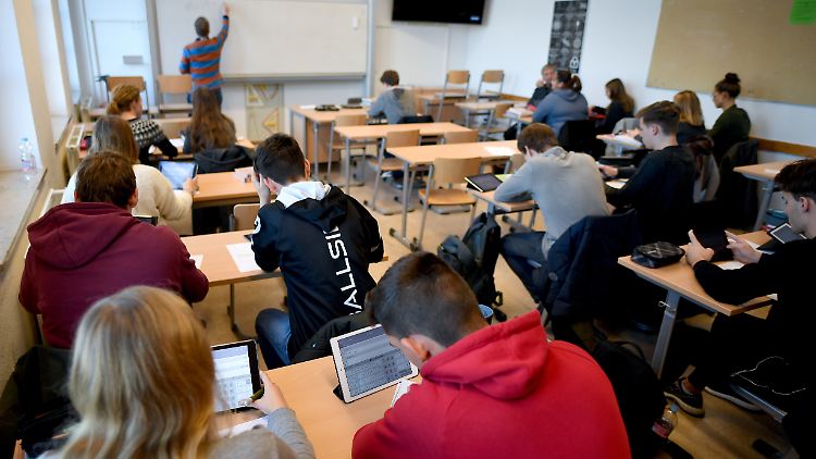 Die Ergebnisse seien ein "Alarmzeichen für unser Bildungssystem", betont der Präsident des Deutschen Lehrerverbands.