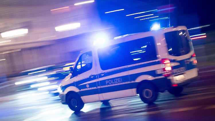 Einsatzkräfte der Polizeidirektion Lübeck, der Bereitschaftspolizei sowie der Bundespolizei rückten bei den Schülern an.