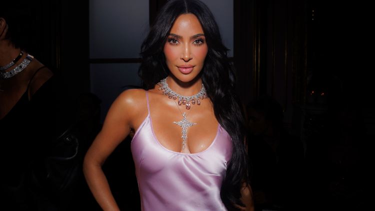 Alles fit im Schritt? Kim Kardashion scheffelt jetzt Kohle mit "Busch-Tangas".