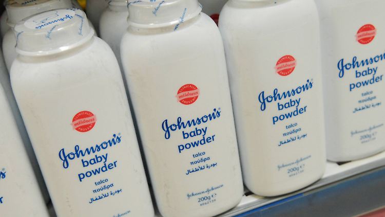 Erst drei Jahre, nachdem das Puder in den USA vom Markt genommen wird, wird der Verkauf auch in Großbritannien eingestellt.