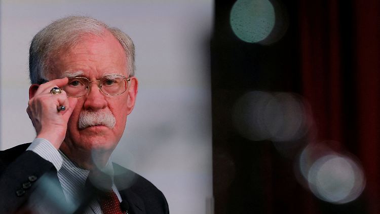 Trump hatte Bolton 2018 als Sicherheitsberater eingesetzt. Eineinhalb Jahre später reichte er seinen Rücktritt ein.