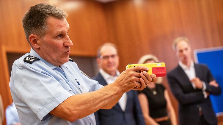 Bald nicht mehr Vorführobjekt: der Taser bei der Bundespolizei.