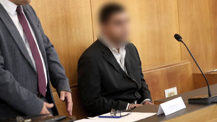 Der 28-jährige Angeklagte beim Prozessauftakt.