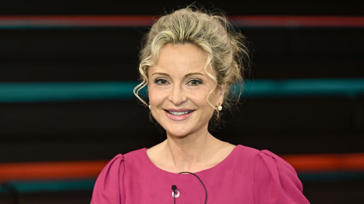 Sandra Navidi lebt und arbeitet seit mehr als 20 Jahren an der New Yorker Wall Street und erklärt auf ntv regelmäßig, was auf der anderen Seite des Atlantiks passiert.