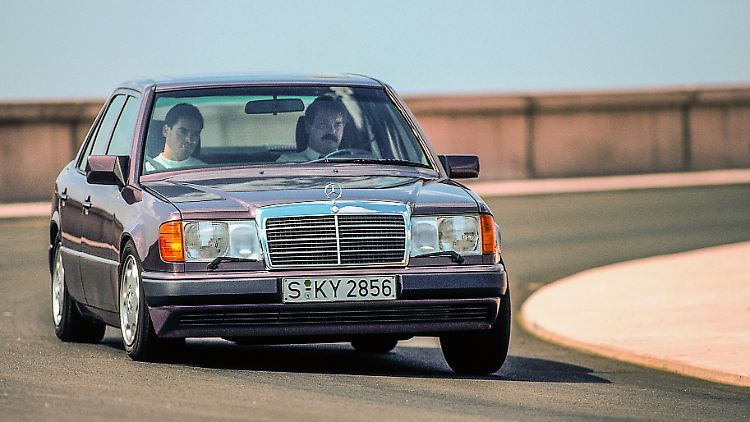 Der Mercedes W124 ist als solider Dauerläufer gefragt. Jetzt ziehen auch bei den Limousinen die Preise spürbar an.