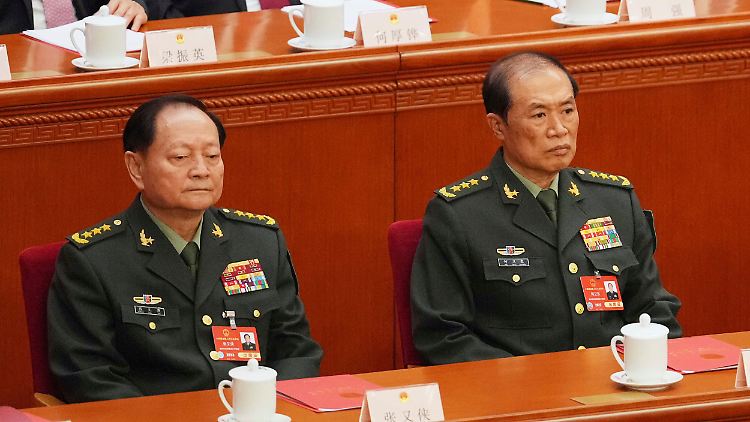 General He Weidong (r.) werden massive Verfehlungen vorgeworfen.
