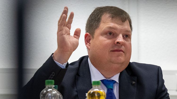 Hannes Loth ist der erste direkt gewählte Bürgermeister der AfD - in Raguhn-Jeßnitz (Sachsen-Anhalt).