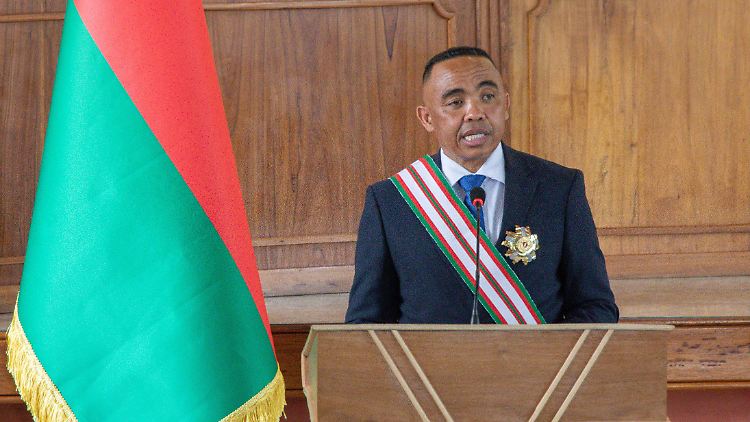 Oberst Michael Randrianirina ist neuer Staatschef von Madagaskar und spricht von einem historischen Wendepunkt für das Land.
