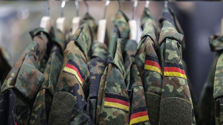 Die Bundesregierung will den Wehrdienst wieder einführen.