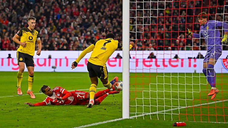Michael Olise erzielte das 2:0, nachdem Jobe Bellingham den Ball nicht schnell genug klären konnte.