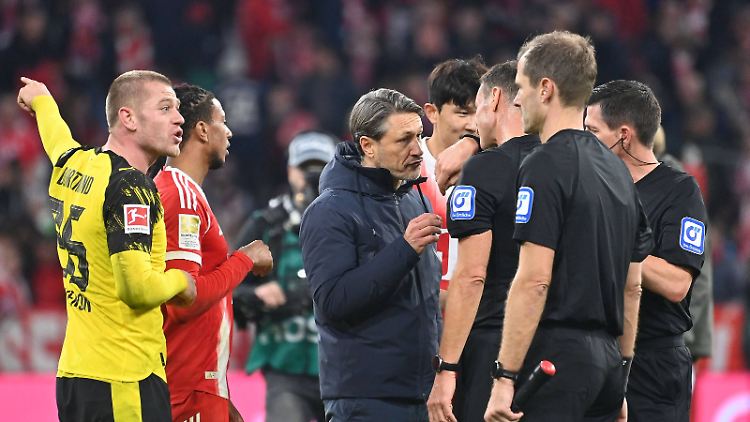 Kovac suchte noch auf dem Platz das Gespräch mit Schiedsrichter Dankert.