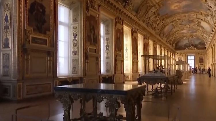 Apollon-Saal Louvre.jpg