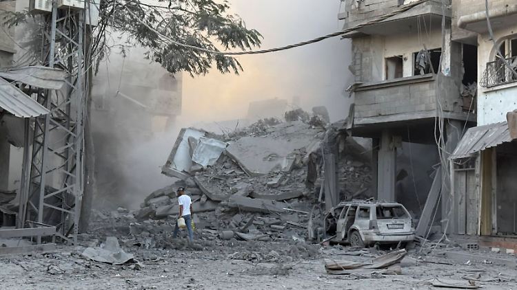44 Menschen sollen bei den Angriffen im Gazastreifen ums Leben gekommen sein. Zuvor waren zwei israelische Soldaten getötet worden.