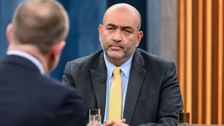 "Wenn wir uns permanent von Angst leiten lassen, gewinnen die Diktaturen dieser Welt", sagt Nouripour.