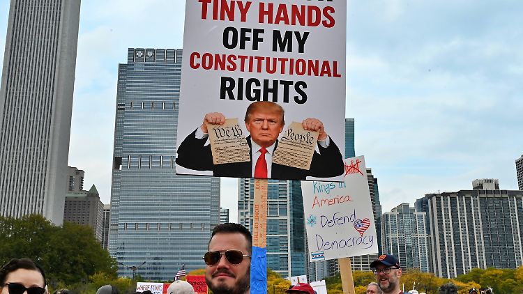 Trump-Gegner fühlen sich an autoritäre Herrscher erinnert.