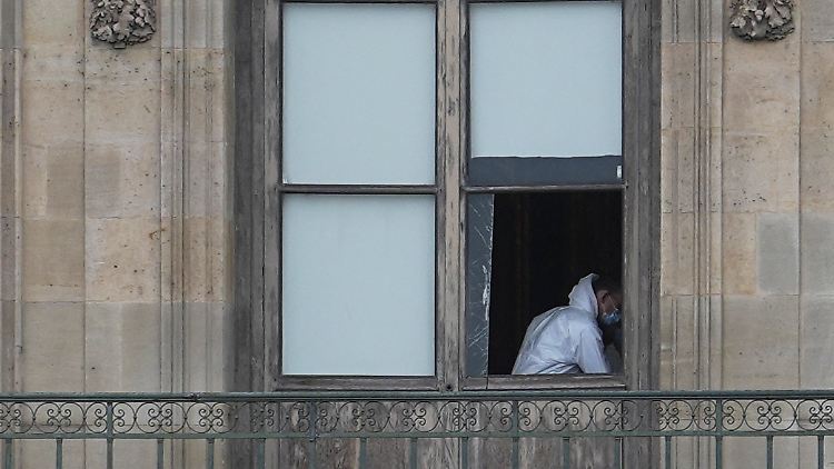 Experten vermuten, dass die Täter im Louvre Helfer gehabt haben.