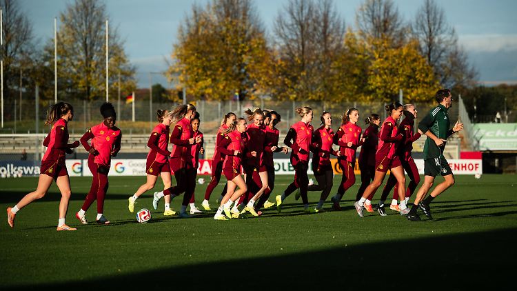 Ohne Lena Oberdorf starteten die DFB-Frauen in ihren Lehrgang.