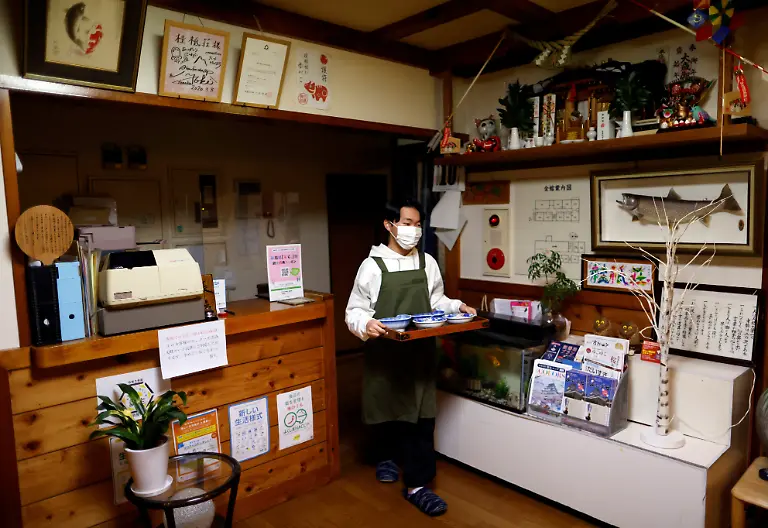 2023-03-30T230640Z-1375246081-RC2WQZ99PQDZ-RTRMADP-3-ASIA-POPULATION-JAPAN-CHILDREN