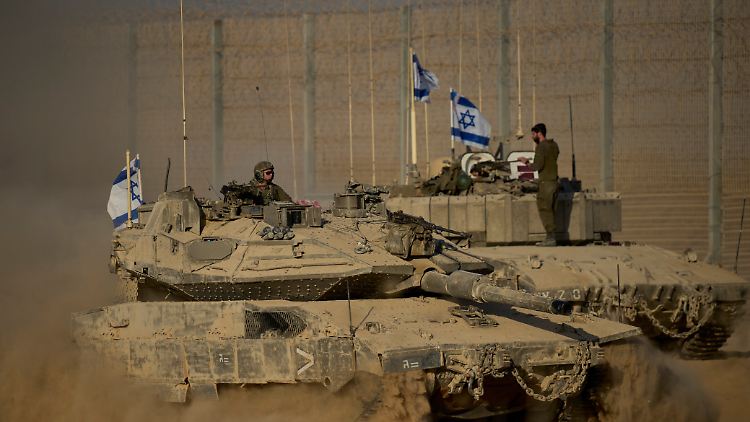 Israelische Panzer an der Grenze zum Gazastreifen.