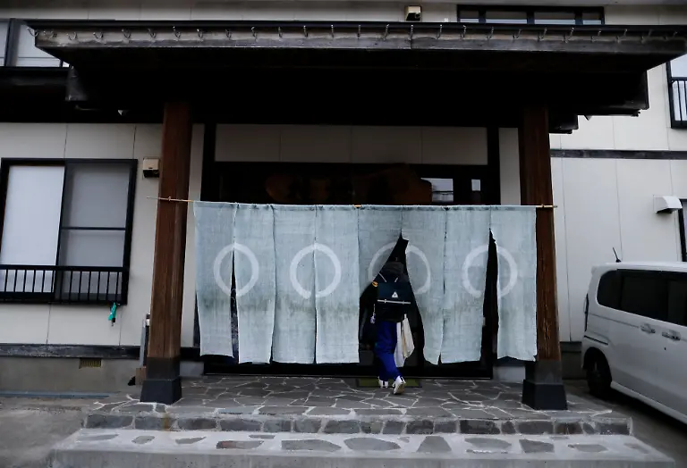 2023-03-30T230740Z-2142631778-RC28QZ98OPBF-RTRMADP-3-ASIA-POPULATION-JAPAN-CHILDREN