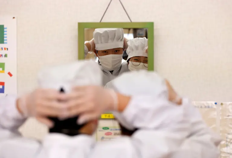 2023-03-30T230650Z-59428113-RC23QZ99Y3KK-RTRMADP-3-ASIA-POPULATION-JAPAN-CHILDREN