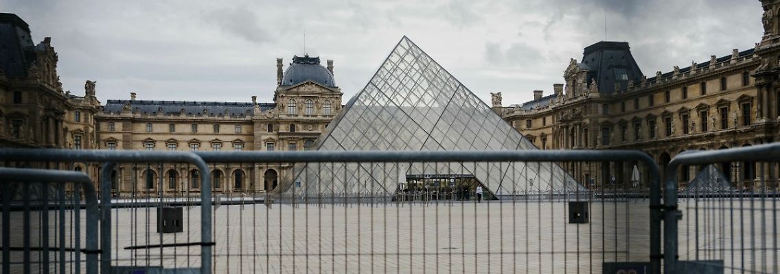 AFP__20251020__79ED46K__v1__MidRes__FranceMuseumInvestigatinTheftClosed.jpg