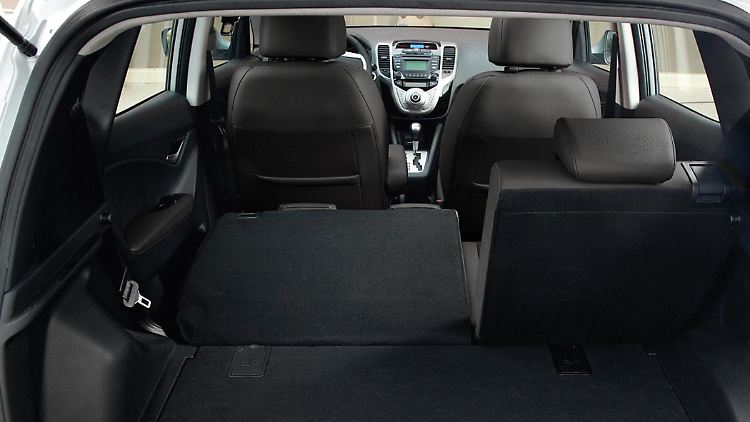 Der Innenraum des Hyundai ix20 ist nüchtern gestaltet, aber gut verarbeitet.