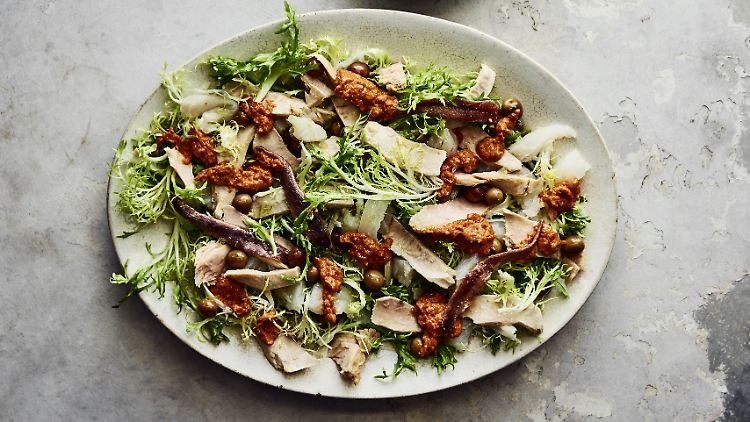 Der "Schloss-Salat" (Xatonada) vereint die besten Produkte Kataloniens und hat sogar sein eigenes Festival: La ruta del Xató.
