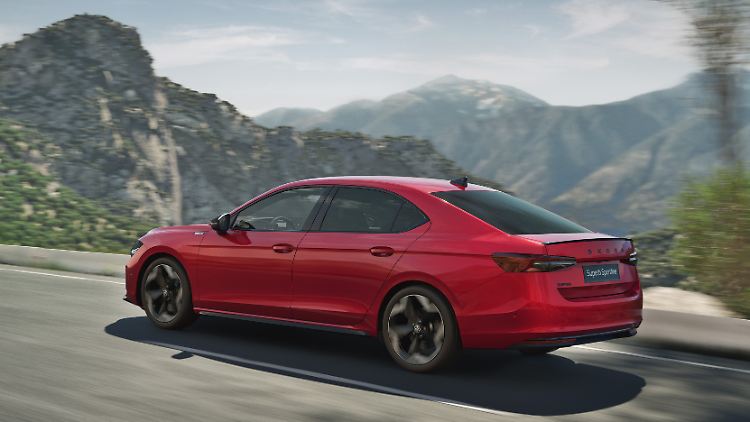 Während Volkswagen den Passat nur noch als Kombi (Variant) anbietet, hat Skoda den Superb immer noch als Limousine im Angebot.