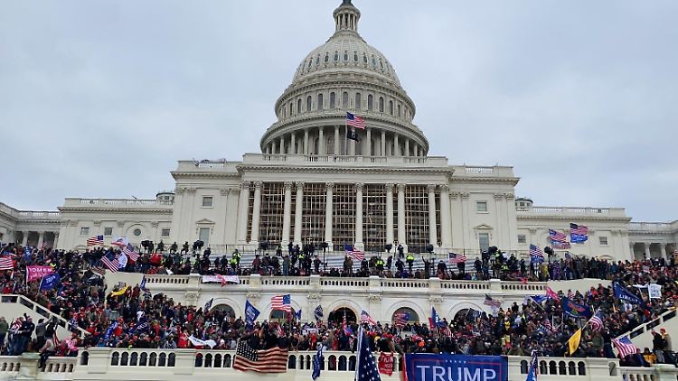 800 bis 1200 Trump-Anhänger stürmten das Kapitol im Januar 2021.