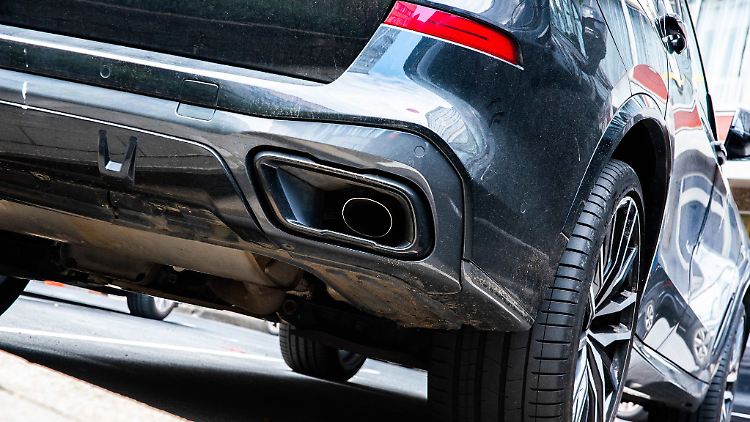 In der Debatte um ein Aus für die Verbrenner ruft die baden-württembergische SPD-Spitze gemeinsam mit der IG-Metall und den Betriebsratschefs von Mercedes-Benz, ZF, Bosch und Daimler-Truck zu mehr Flexibilität zugunsten des Autolandes Baden-Württemberg auf.(Illustration)