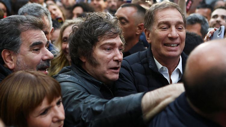 Argentiniens Präsident Javier Milei ist derzeit auf Wahlkampftour - der Libertäre hofft auf genügend Sitze im Kongress, um seine Agenda fortführen zu können.